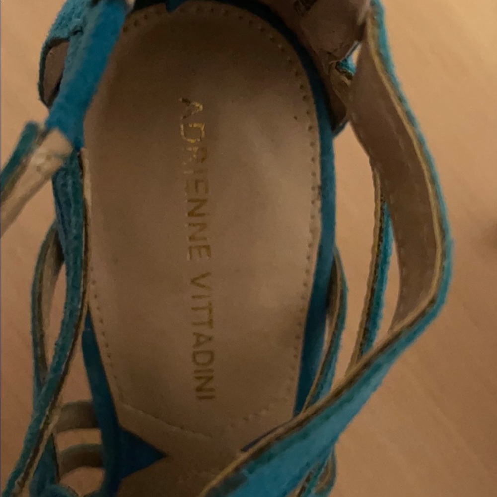 Beautiful summer heels - Picture 3 of 4